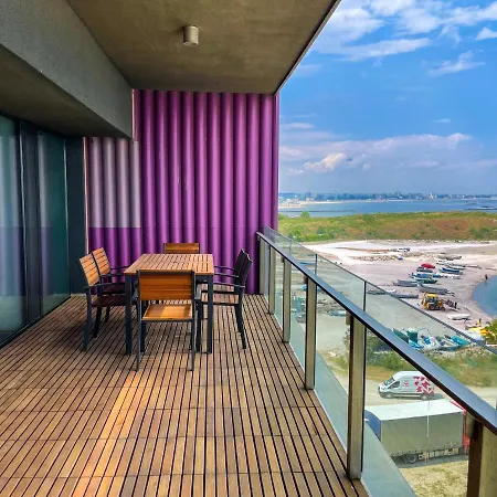 Beachfront Designer Apt, 100 Sqm, 2-bath, Huge Terrace On The Sea Shore كونستانتا