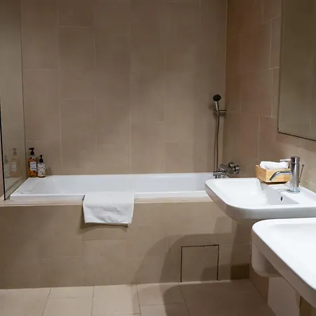 Beachfront Designer Apt, 100 Sqm, 2-bath, Huge Terrace On The Sea Shore شقة