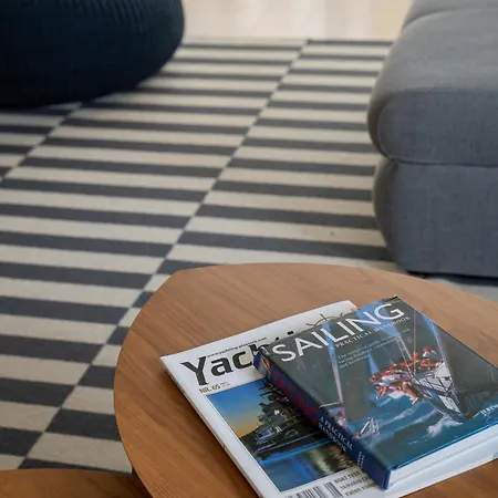 شقة Beachfront Designer Apt, 100 Sqm, 2-bath, Huge Terrace On The Sea Shore كونستانتا