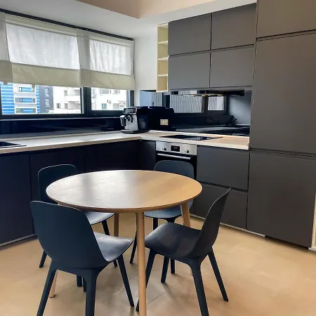 Διαμέρισμα Beachfront Designer Apt, 100 Sqm, 2-bath, Huge Terrace On The Sea Shore