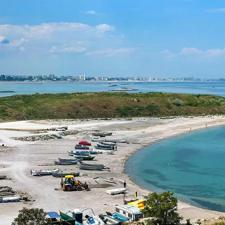 Beachfront Designer Apt, 100 Sqm, 2-bath, Huge Terrace On The Sea Shore Daire Köstence