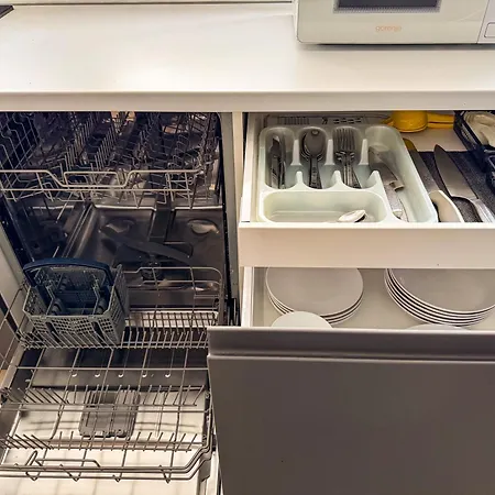 Beachfront Designer Apt, 100 Sqm, 2-bath, Huge Terrace On The Sea Shore Κονστάντζα