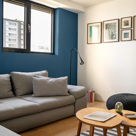 Beachfront Designer Apt, 100 Sqm, 2-bath, Huge Terrace On The Sea Shore Appartement