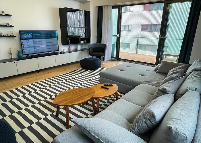 Beachfront Designer Apt, 100 Sqm, 2-bath, Huge Terrace On The Sea Shore كونستانتا