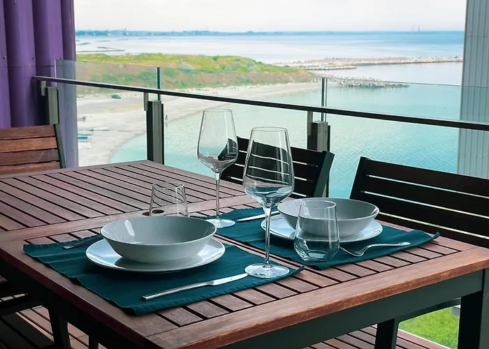 Beachfront Designer Apt, 100 Sqm, 2-bath, Huge Terrace On The Sea Shore كونستانتا