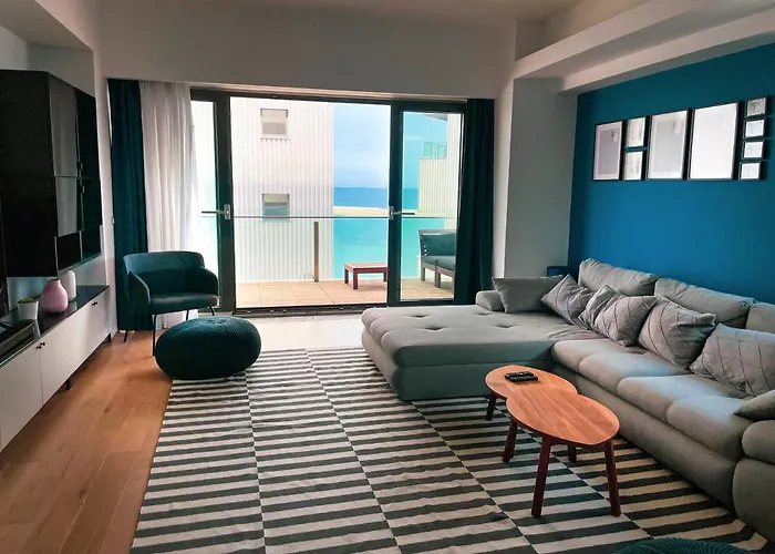 شقة Beachfront Designer Apt, 100 Sqm, 2-bath, Huge Terrace On The Sea Shore كونستانتا