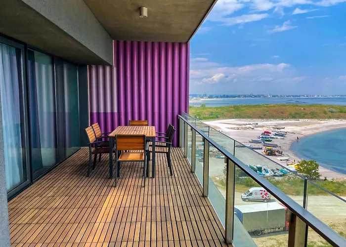 Beachfront Designer Apt, 100 Sqm, 2-bath, Huge Terrace On The Sea Shore كونستانتا