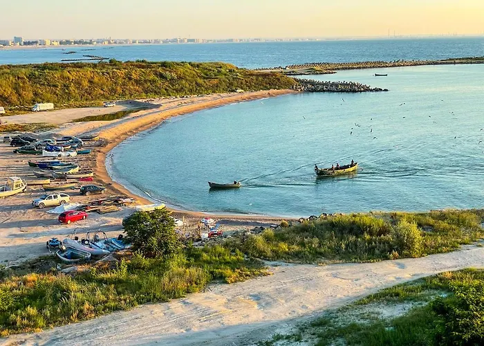 شقة Beachfront Designer Apt, 100 Sqm, 2-bath, Huge Terrace On The Sea Shore كونستانتا