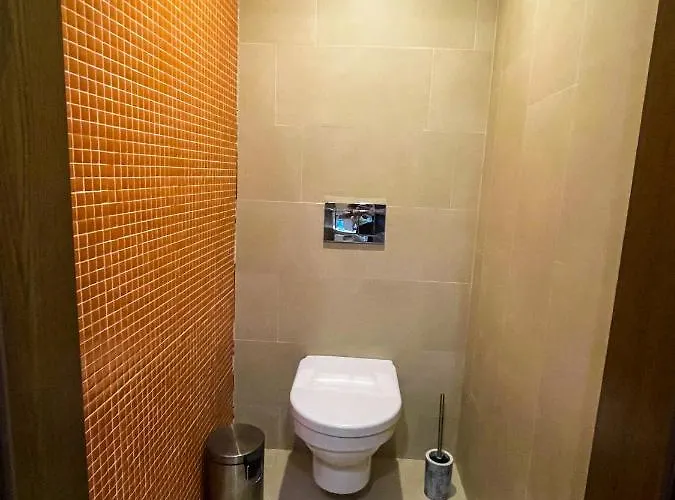 شقة Beachfront Designer Apt, 100 Sqm, 2-bath, Huge Terrace On The Sea Shore *