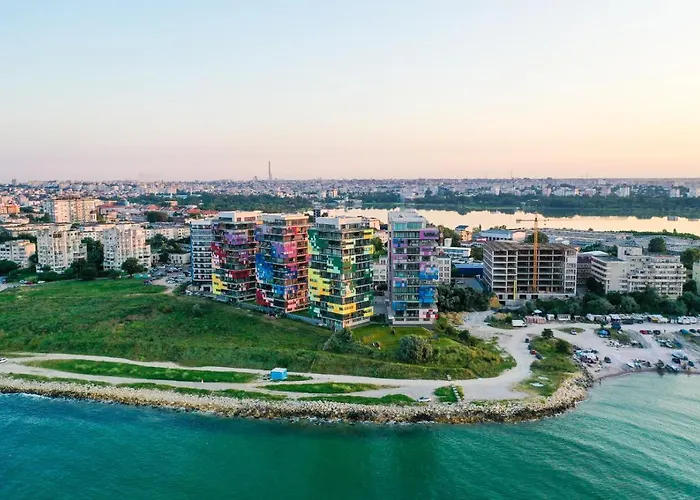 Beachfront Designer Apt, 100 Sqm, 2-bath, Huge Terrace On The Sea Shore شقة كونستانتا