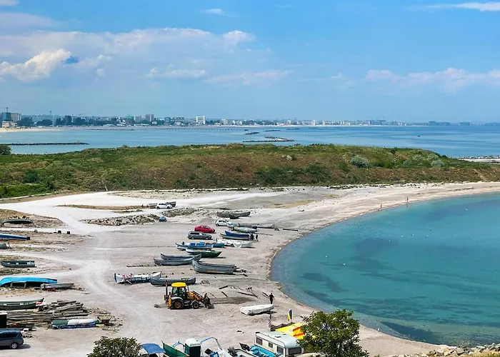 Beachfront Designer Apt, 100 Sqm, 2-bath, Huge Terrace On The Sea Shore شقة كونستانتا