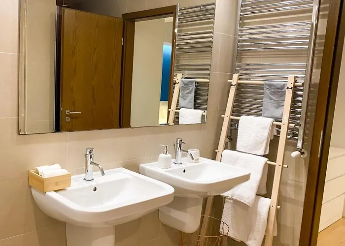 Beachfront Designer Apt, 100 Sqm, 2-bath, Huge Terrace On The Sea Shore كونستانتا