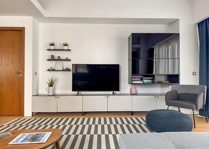 Beachfront Designer Apt, 100 Sqm, 2-bath, Huge Terrace On The Sea Shore شقة