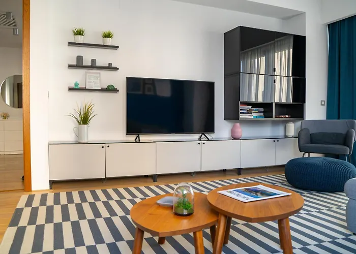 شقة Beachfront Designer Apt, 100 Sqm, 2-bath, Huge Terrace On The Sea Shore