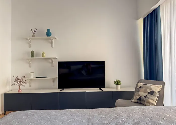 Beachfront Designer Apt, 100 Sqm, 2-bath, Huge Terrace On The Sea Shore شقة